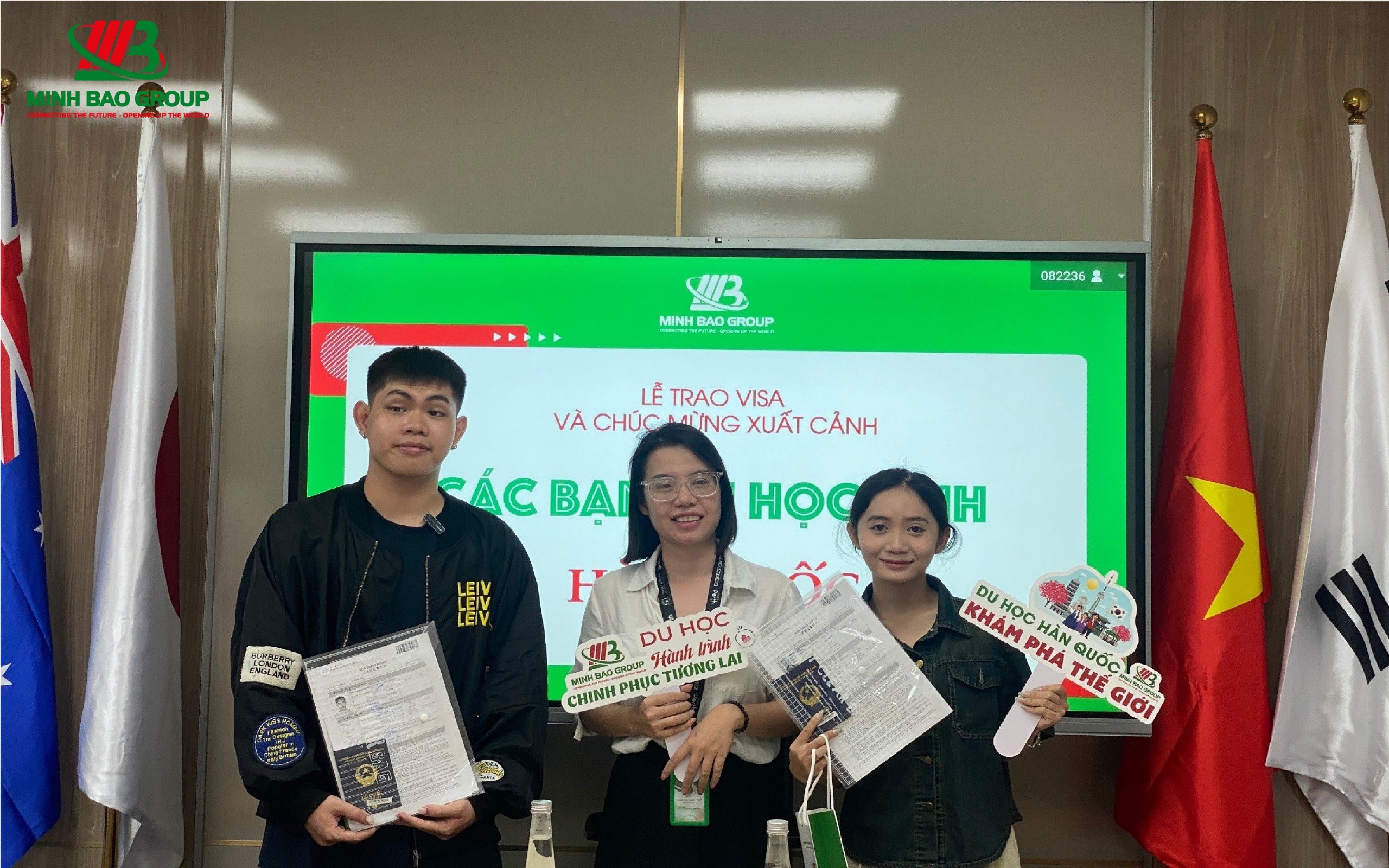 Lễ Trao Visa Và Chúc Mừng Xuất Cảnh Tại Du Học Minh Bảo 5 Du học Minh Bảo - đồng hành cùng hành trình du học của bạn